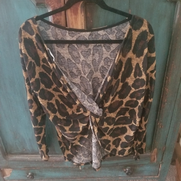 Leopard Print twist back top..sz m - Picture 4 of 5